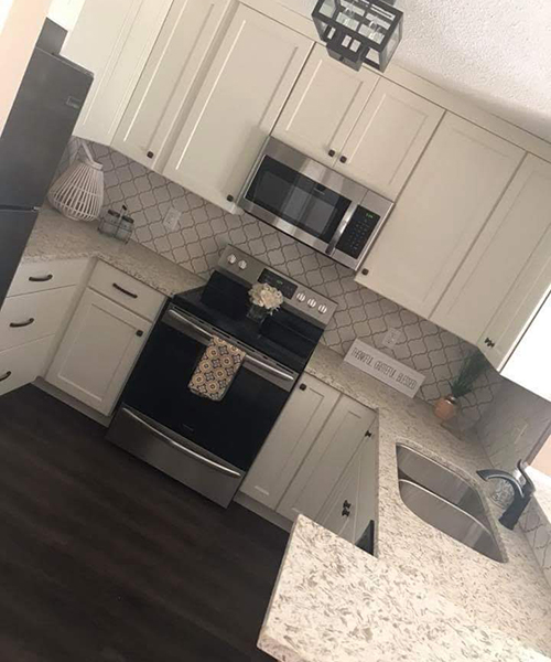 Appliances at the corner of a kitchen