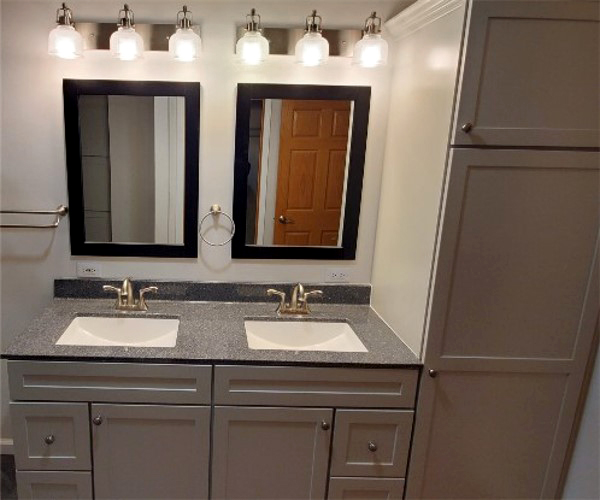 A pair of mirrors and sinks