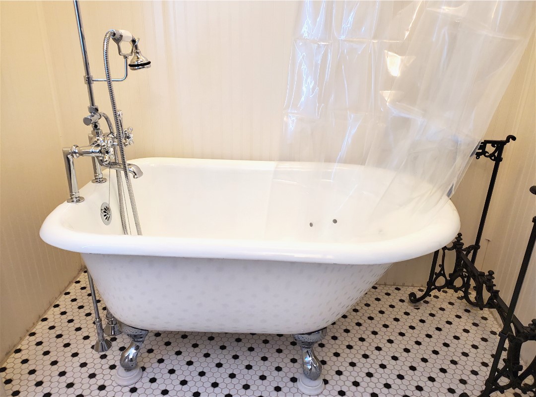 A white bath tub sitting in the middle of a bathroom.