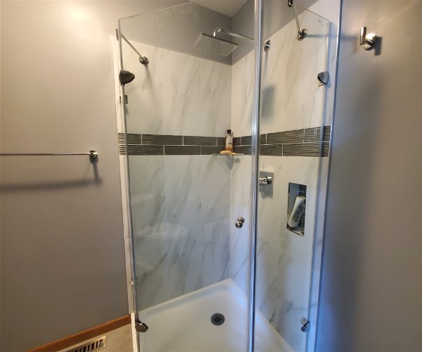 small-bathroom-with-shower-wilson-construction